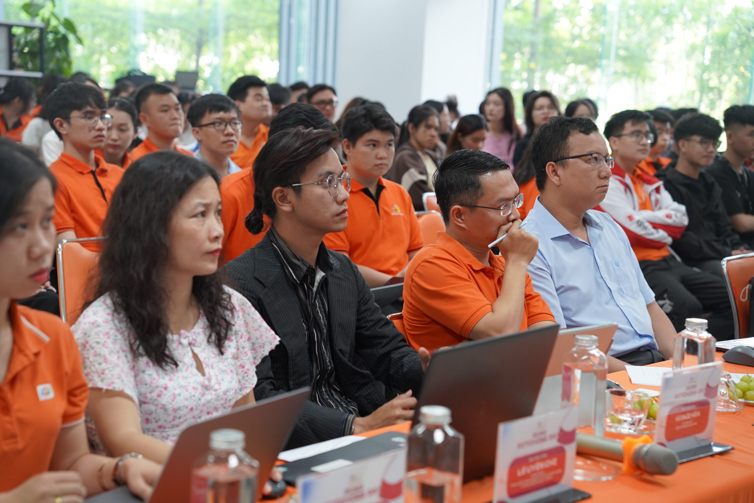 SINH VIÊN NHÀ FPTU QUY NHƠN CHÁY HẾT MÌNH CÙNG “𝐃𝐄𝐌𝐎 𝐏𝐈𝐓𝐂𝐇𝐈𝐍𝐆 𝐃𝐀𝐘” – HỌC PHẦN TRẢI NGHIỆM KHỞI NGHIỆP