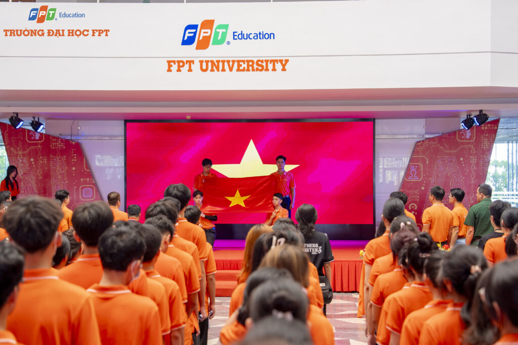 TÂN SINH VIÊN  KHÓA 20 ĐẠI HỌC FPT ‘’NHẬP NGŨ TRƯỚC KHI NHẬP HỌC’’