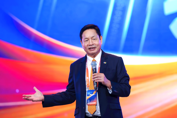 Chủ tịch Hội đồng quản trị Tập đoàn FPT Trương Gia Bình là diễn giả chính tại hội thảo Hiệu trưởng 4.0 - Lãnh đạo trong kỷ nguyên số. Ảnh: FPT